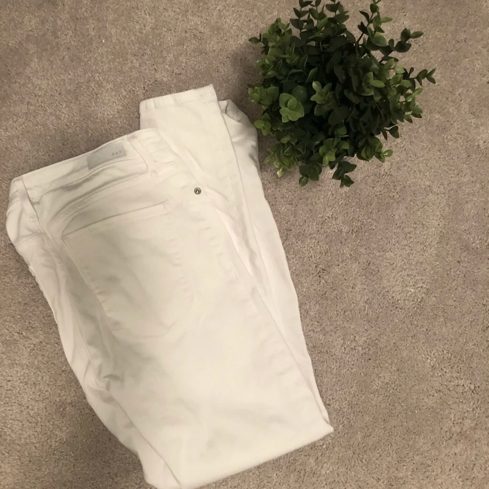 🤍HOST PICK 🤍White Abercrombie Jean - Picture 3 of 7